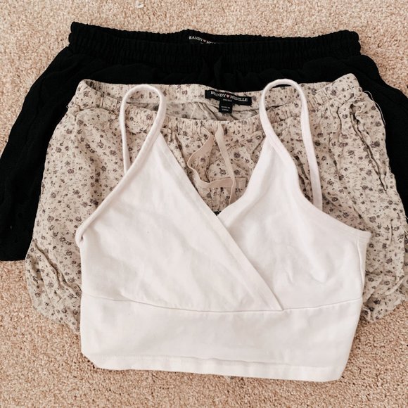 A look into my closet - Picture 1 of 7